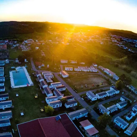 Natur Camping Bungalow T1 - 2 度假居 *